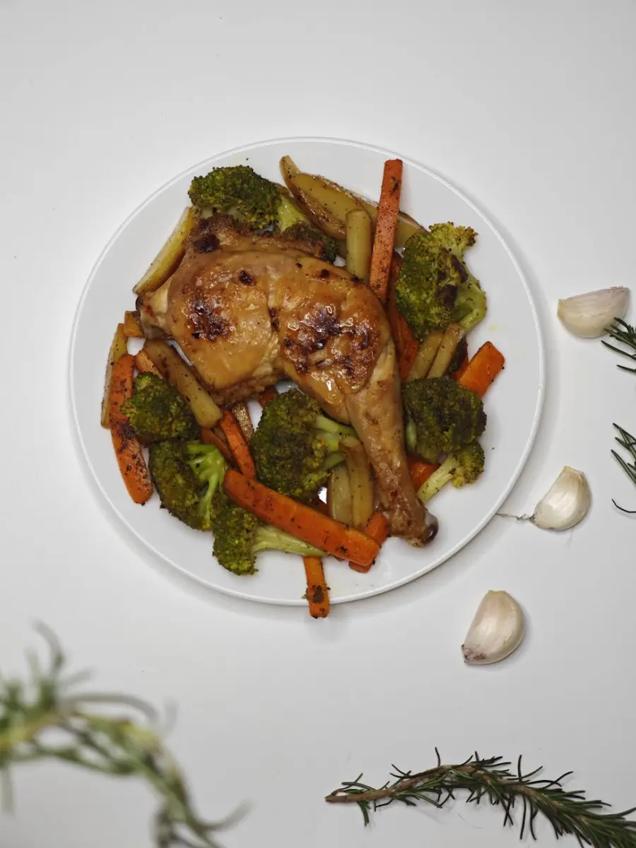Pollo al forno light: ricetta semplice, marinatura e contorni sani