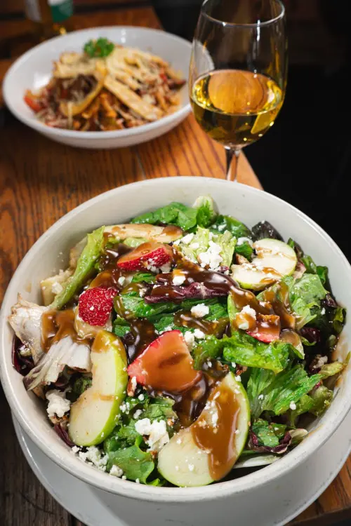 Insalate complete: come renderle un pasto nutriente, saporito e bilanciato