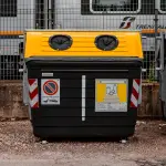 Vicenza rinnova le isole ecologiche: nuovi bidoni e adesivi in 12 lingue